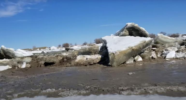 Ice floes on the Yellowstone